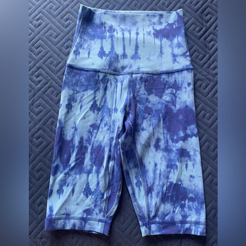 Lululemon “Game day Blue” align shorts and sun visor